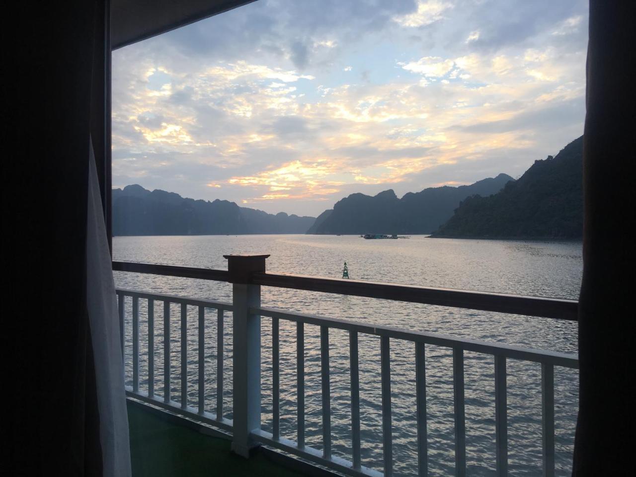 Calypso Cruises Hotell Cat Hai Exteriör bild